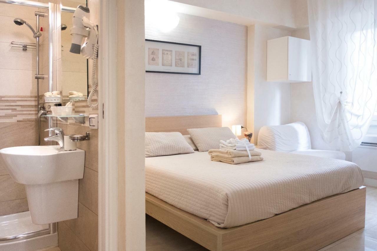 Gold House Hotel ลาสเปเซีย ภายนอก รูปภาพ